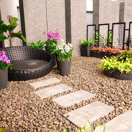 Beachfront Executive Studio Mae Phim Rayong Esterno foto
