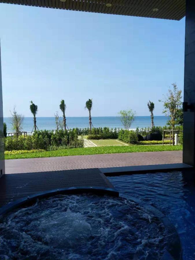 Beachfront Executive Studio Mae Phim Rayong Esterno foto