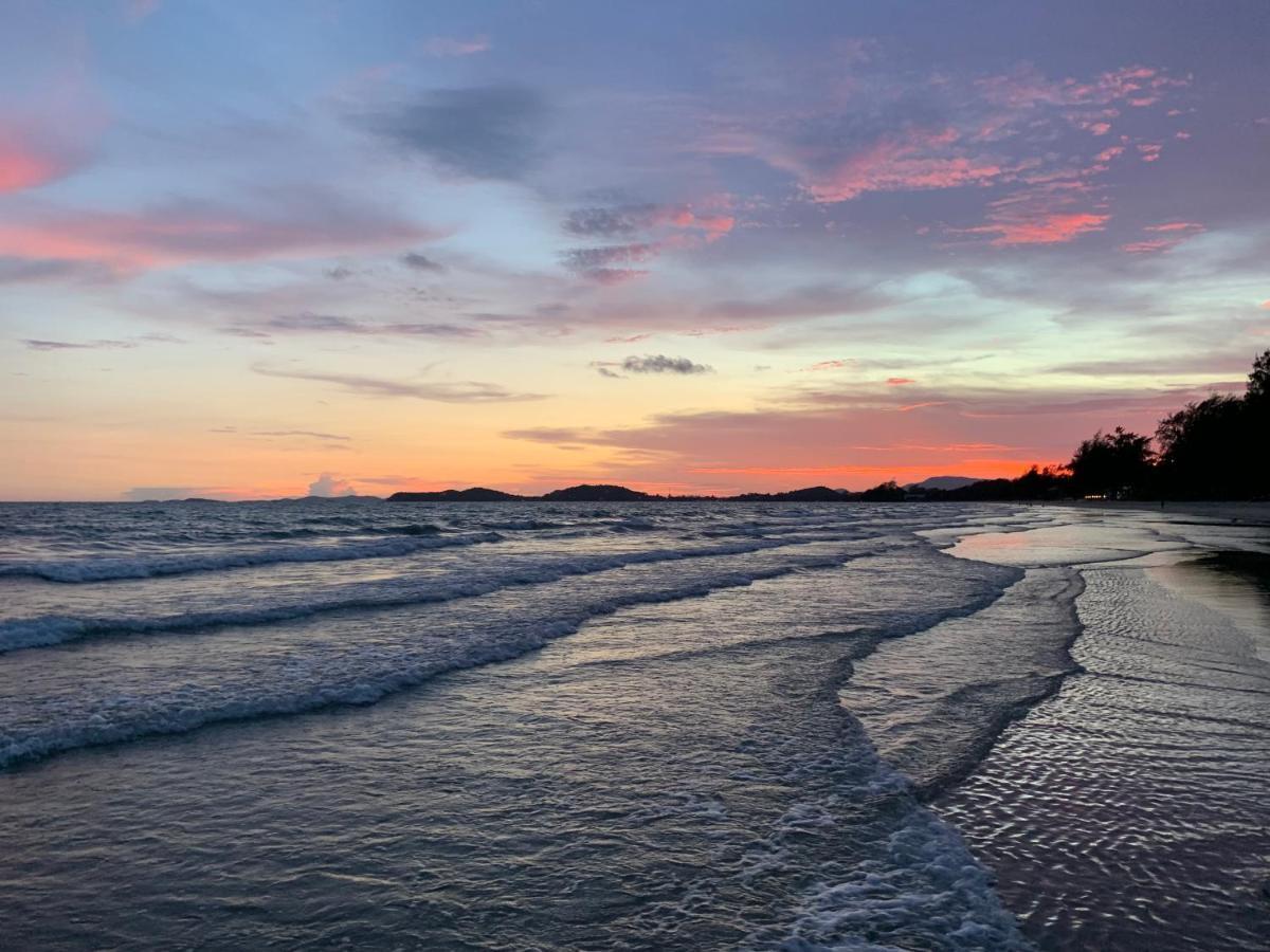 Beachfront Executive Studio Mae Phim Rayong Esterno foto