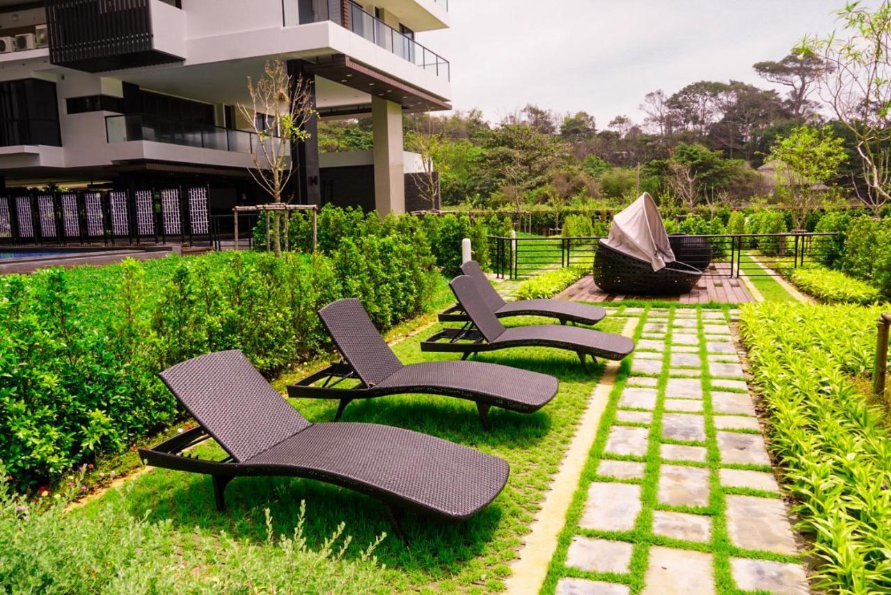 Beachfront Executive Studio Mae Phim Rayong Esterno foto
